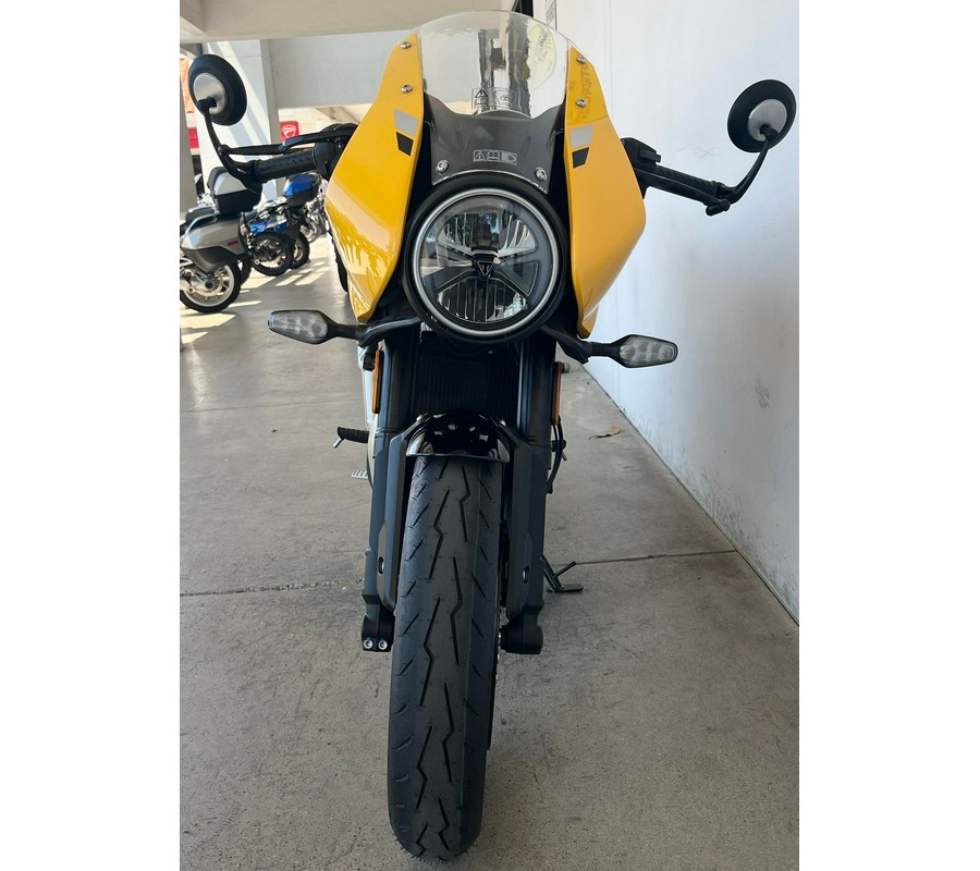2026 Triumph THRUXTON 400