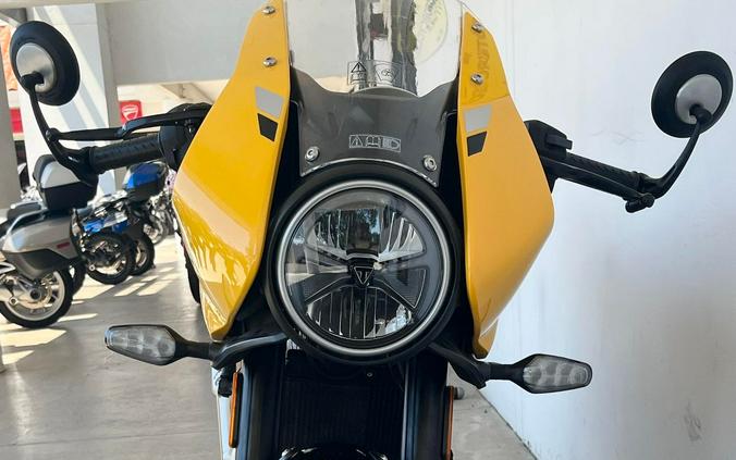 2026 Triumph THRUXTON 400