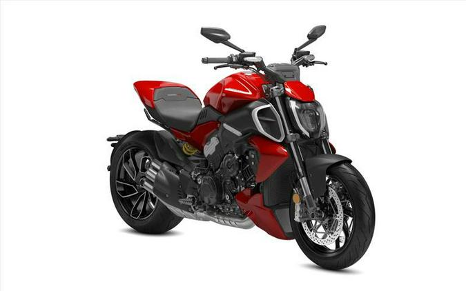 2024 Ducati Diavel V4 - Red