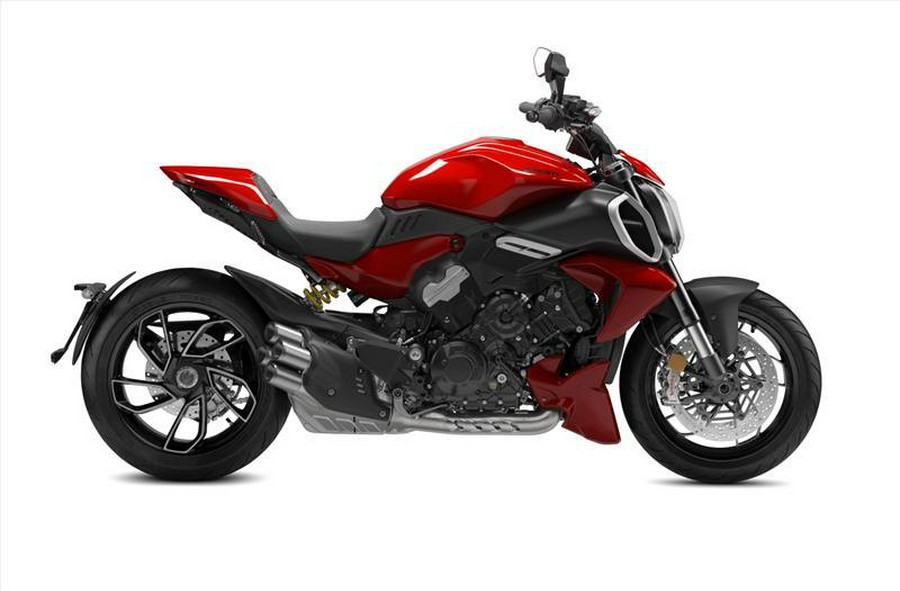 2024 Ducati Diavel V4 - Red