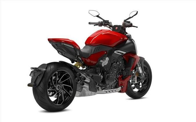 2024 Ducati Diavel V4 - Red