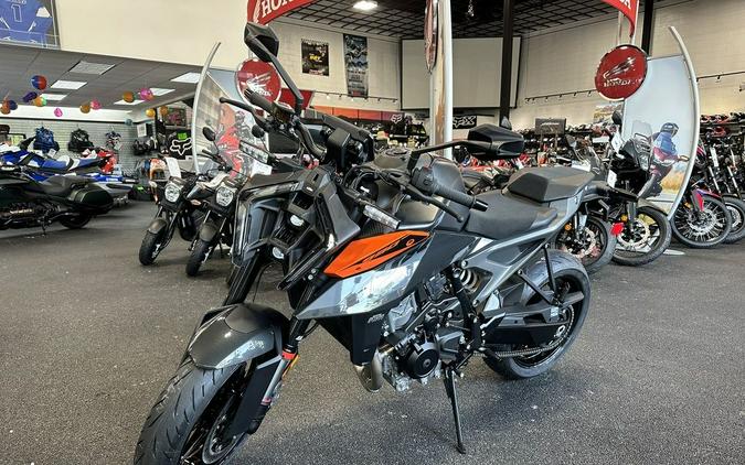 2024 KTM 990 Duke