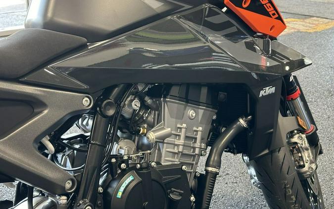 2024 KTM 990 Duke