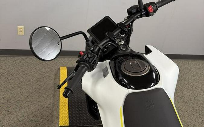 2024 Husqvarna® Vitpilen 401