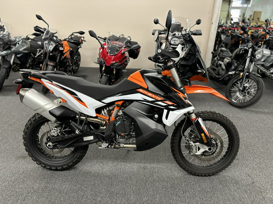 2022 KTM Adventure 890 R