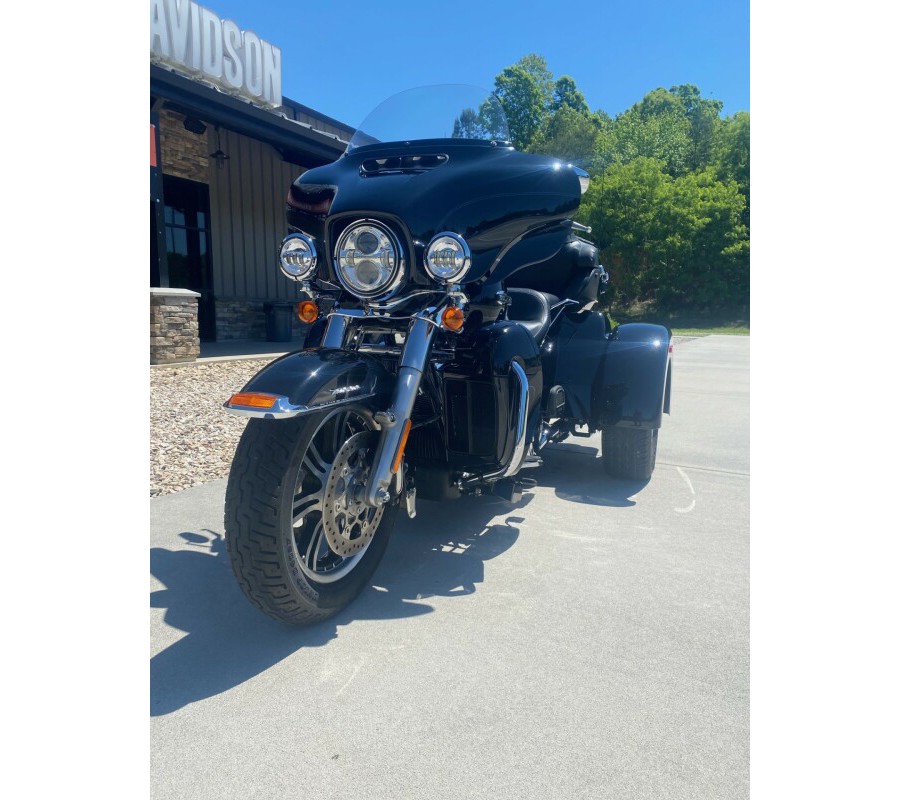 2018 Harley-Davidson Tri Glide Ultra Vivid Black