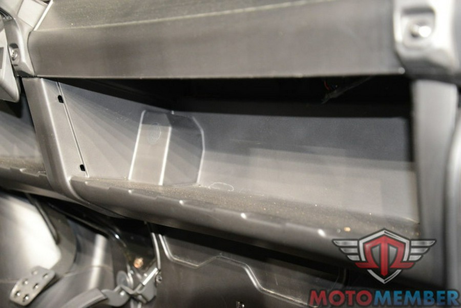 2024 Can-Am Defender MAX X mr with Half Doors HD10