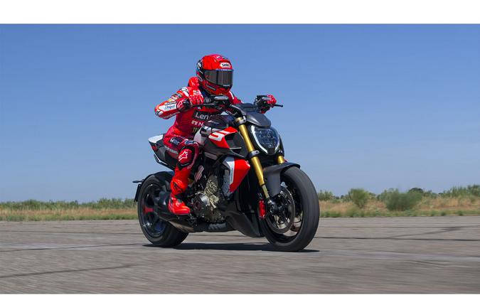 2026 Ducati Diavel V4 RS