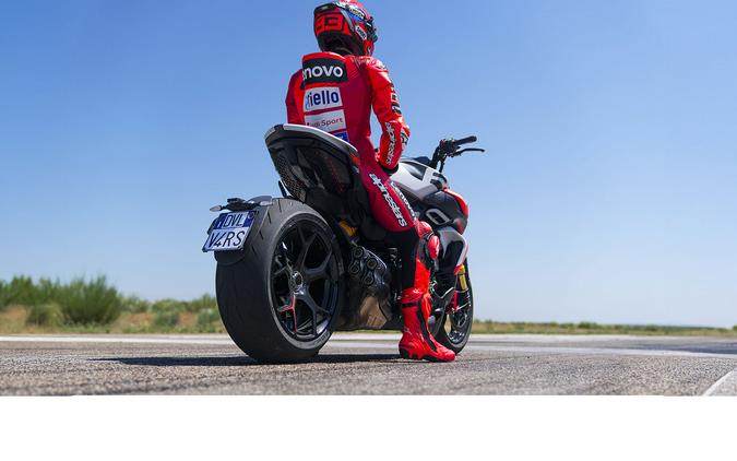 2026 Ducati Diavel V4 RS