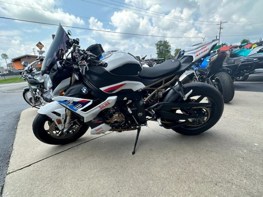 2022 BMW S 1000 R Racing Red