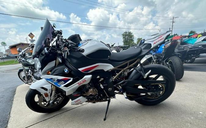 2022 BMW S 1000 R Racing Red