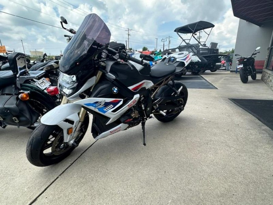 2022 BMW S 1000 R Racing Red