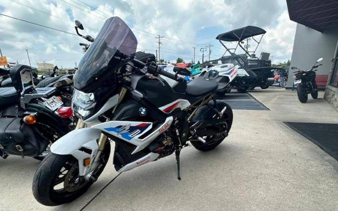 2022 BMW S 1000 R Racing Red