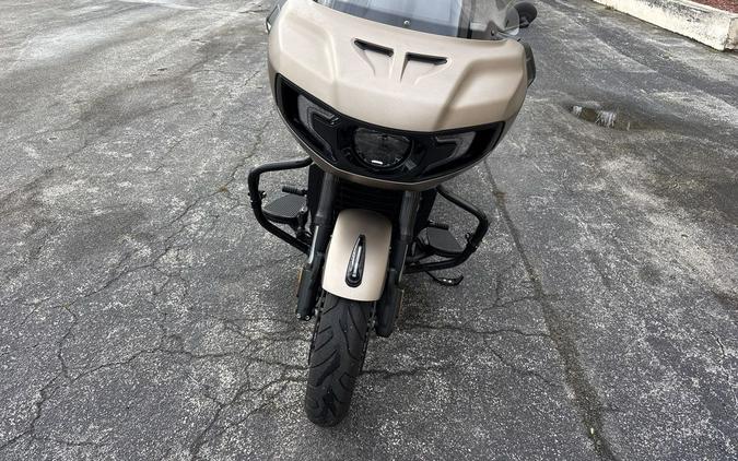 2020 Indian Motorcycle® Challenger Dark Horse Sandstone Smoke