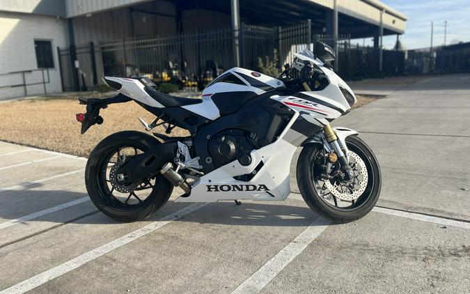 2025 HONDA CBR1000RR - K800225