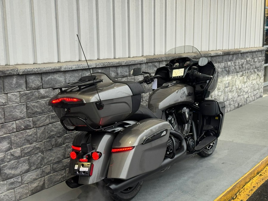2025 Indian Motorcycle Pursuit® Dark Horse® with 112