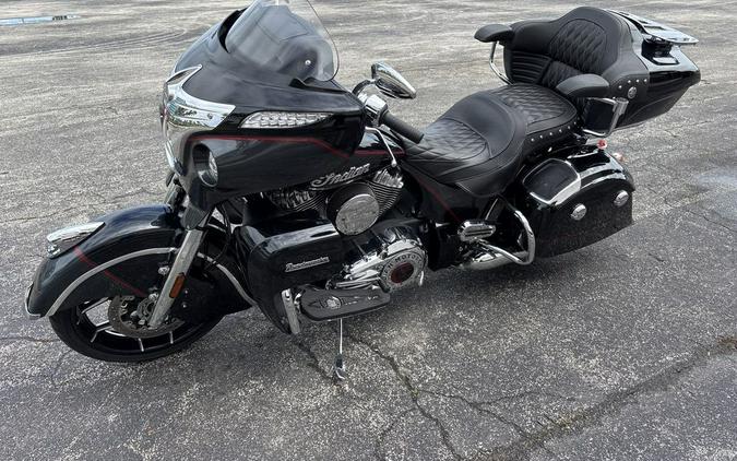 2020 Indian Motorcycle® Roadmaster® Elite Thunder Black Vivid Crystal Over Gunmetal Flake