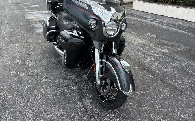 2020 Indian Motorcycle® Roadmaster® Elite Thunder Black Vivid Crystal Over Gunmetal Flake