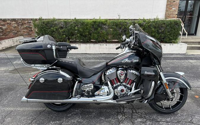 2020 Indian Motorcycle® Roadmaster® Elite Thunder Black Vivid Crystal Over Gunmetal Flake