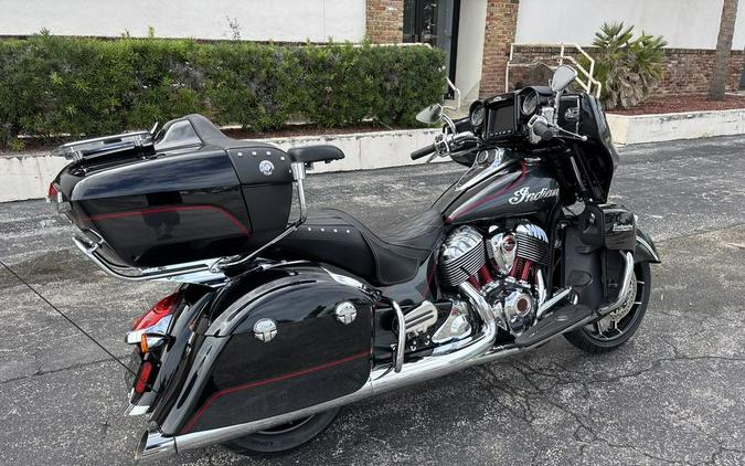 2020 Indian Motorcycle® Roadmaster® Elite Thunder Black Vivid Crystal Over Gunmetal Flake