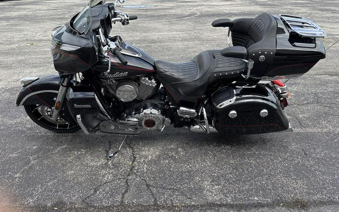 2020 Indian Motorcycle® Roadmaster® Elite Thunder Black Vivid Crystal Over Gunmetal Flake