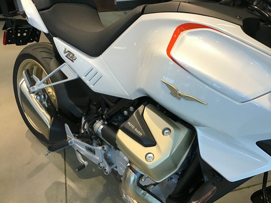 2023 Moto Guzzi V100 Mandello