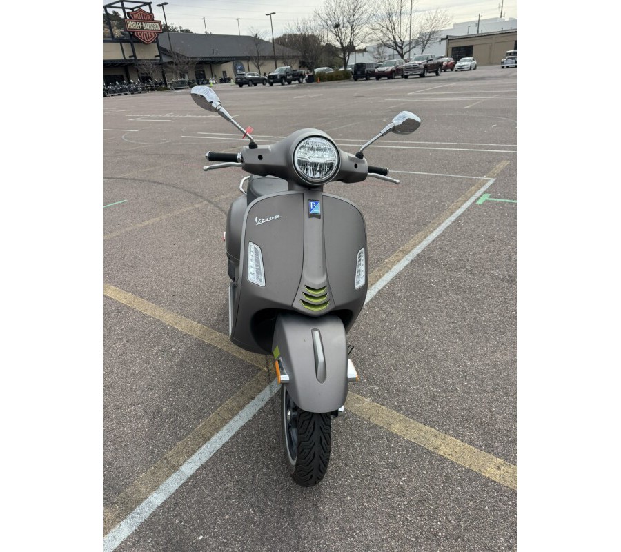 2024 Vespa GTS Super 300 Tech