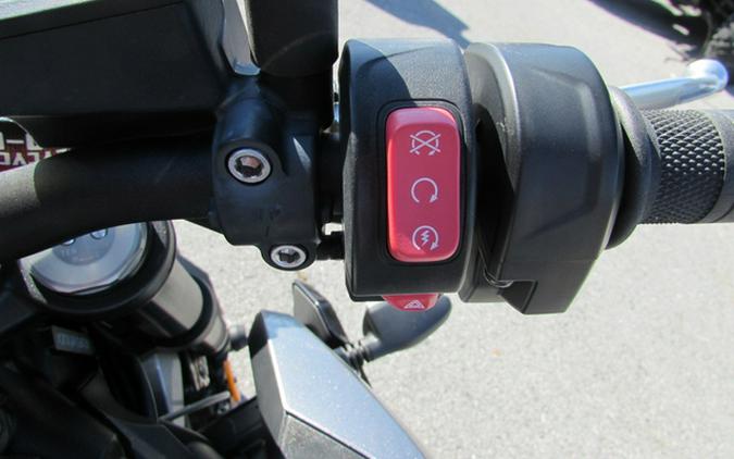 2024 Triumph ST REET TRIPLE R