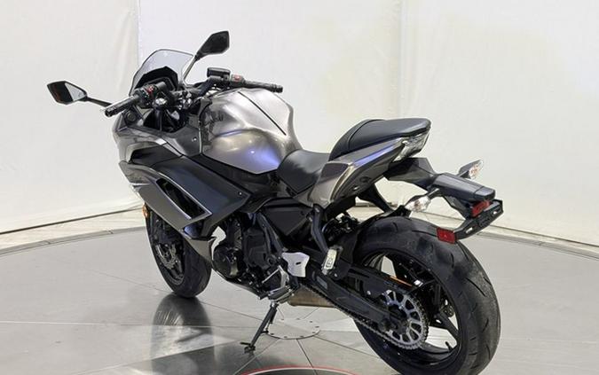 2021 Kawasaki Ninja 650 Metallic Graphite GrayMetallic Spark B