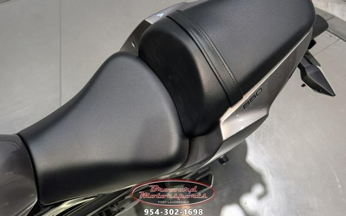 2021 Kawasaki Ninja 650 Metallic Graphite GrayMetallic Spark B