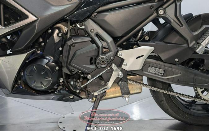 2021 Kawasaki Ninja 650 Metallic Graphite GrayMetallic Spark B