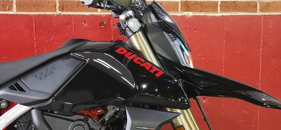 2027 Ducati Hypermotard 698 Mono Nera
