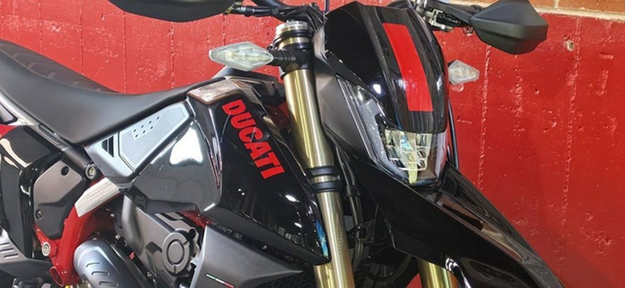 2027 Ducati Hypermotard 698 Mono Nera