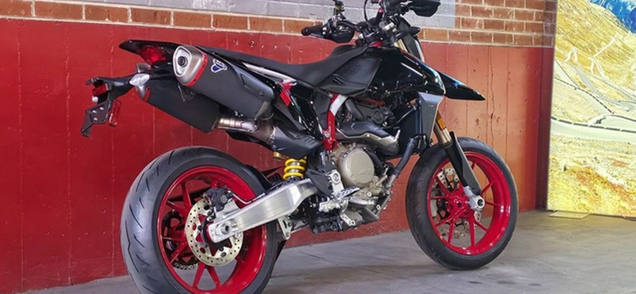2027 Ducati Hypermotard 698 Mono Nera