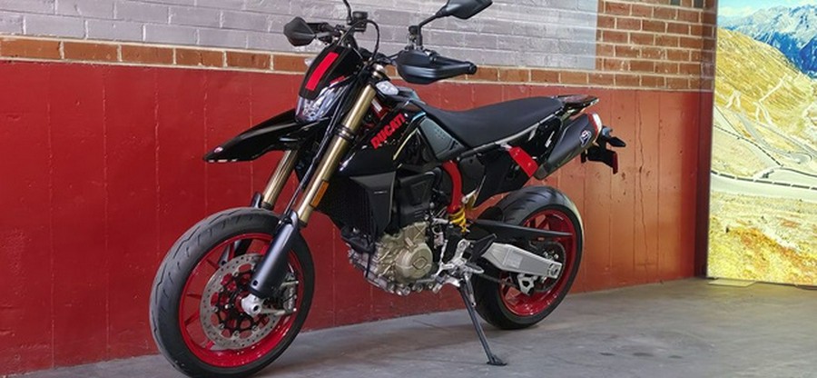 2027 Ducati Hypermotard 698 Mono Nera