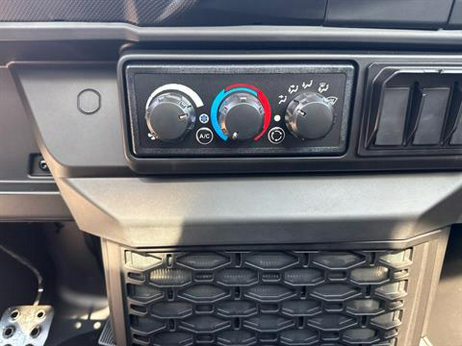 2026 Can-Am Defender XT CAB HD11