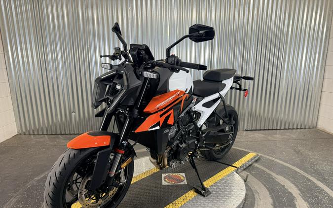 2027 KTM 990 Duke Black / White