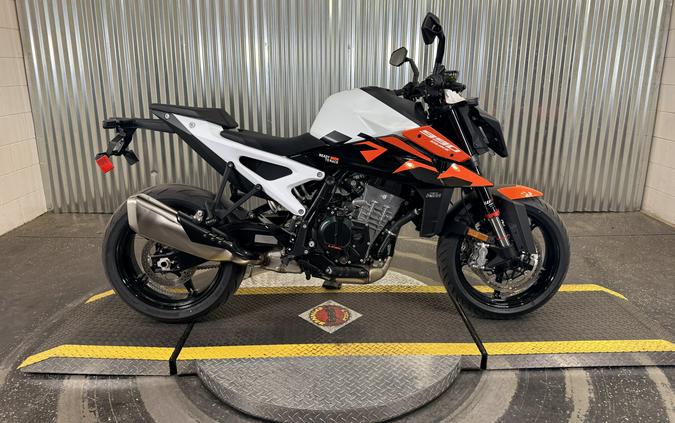 2027 KTM 990 Duke Black / White