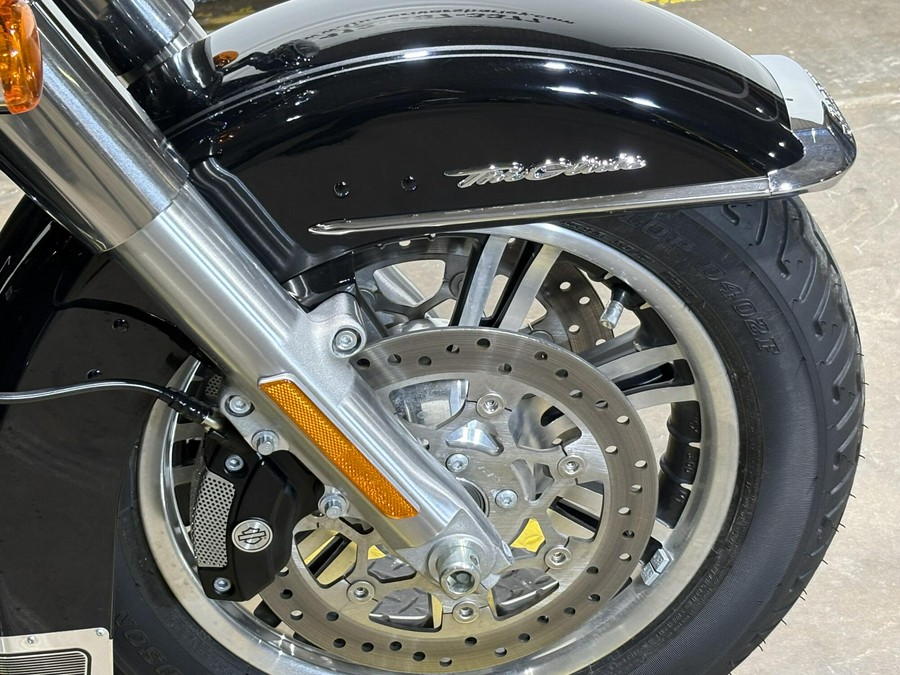 2022 Harley-Davidson® Tri Glide® Ultra Vivid Black