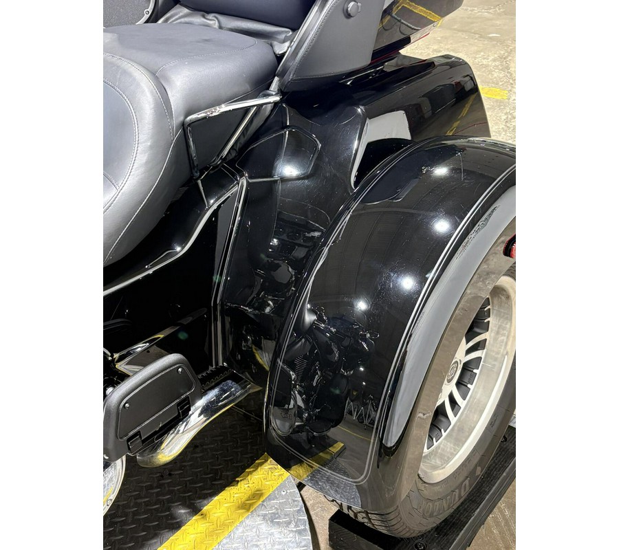 2022 Harley-Davidson® Tri Glide® Ultra Vivid Black