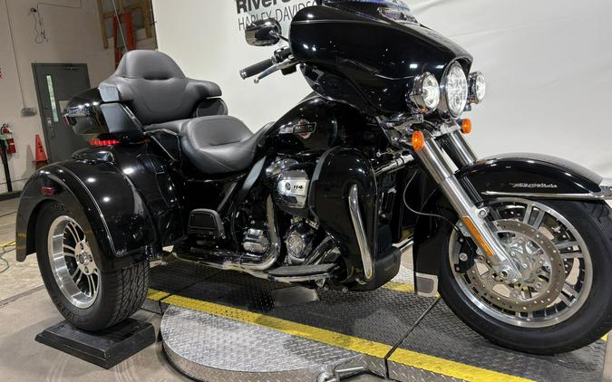 2022 Harley-Davidson® Tri Glide® Ultra Vivid Black