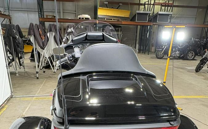 2022 Harley-Davidson® Tri Glide® Ultra Vivid Black