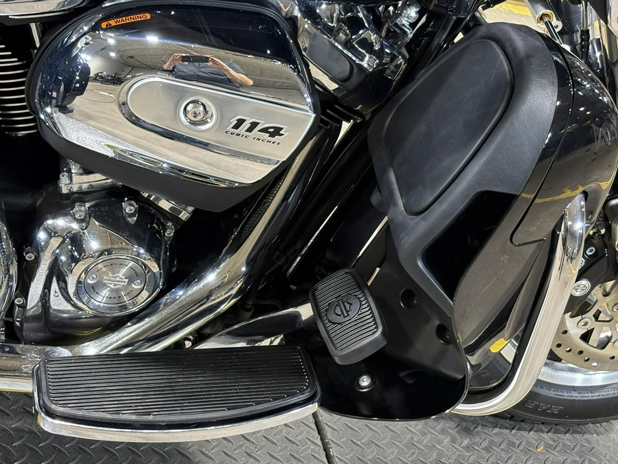 2022 Harley-Davidson® Tri Glide® Ultra Vivid Black