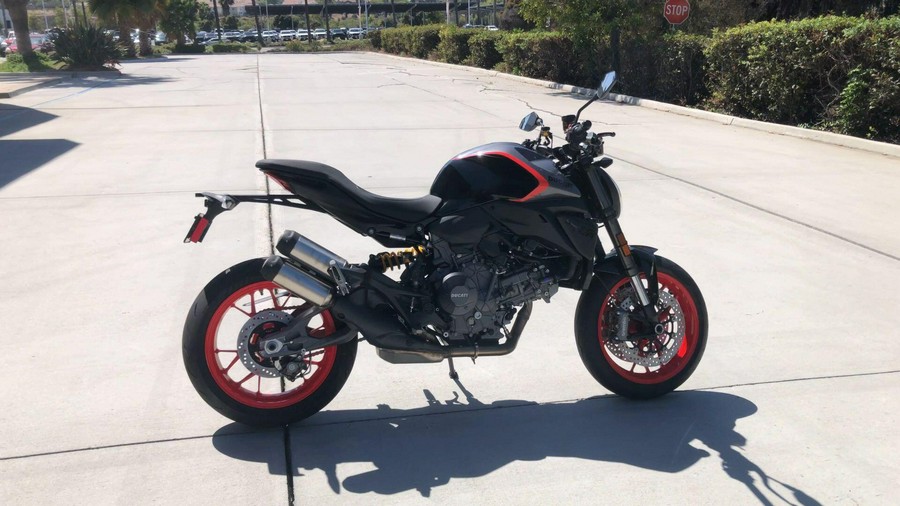2027 Ducati MONSTER 896