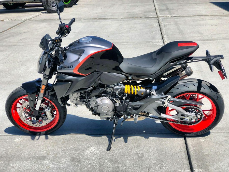 2027 Ducati MONSTER 896