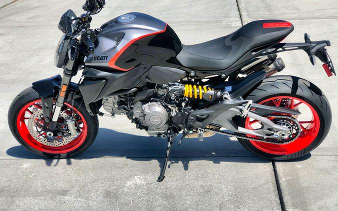 2027 Ducati MONSTER 896