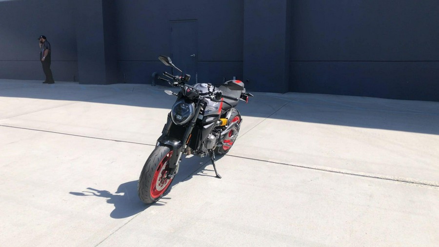 2027 Ducati MONSTER 896
