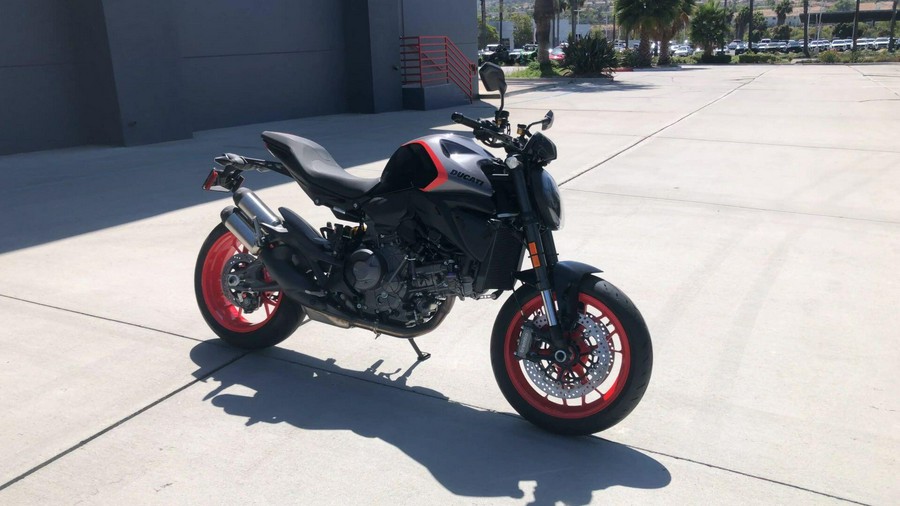 2027 Ducati MONSTER 896
