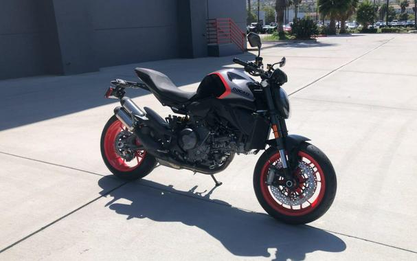 2027 Ducati MONSTER 896