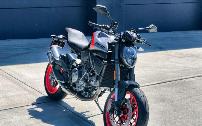 2027 Ducati MONSTER 896